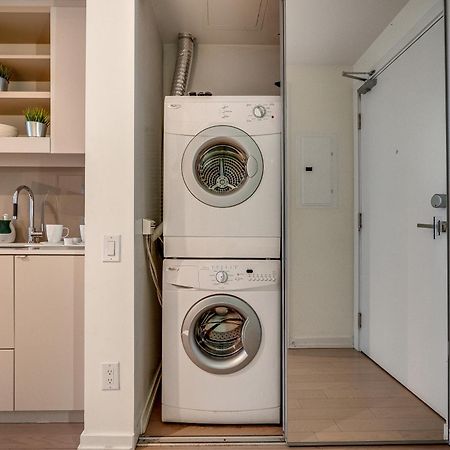 Modern Suite On Peter St - City View 토론토 외부 사진
