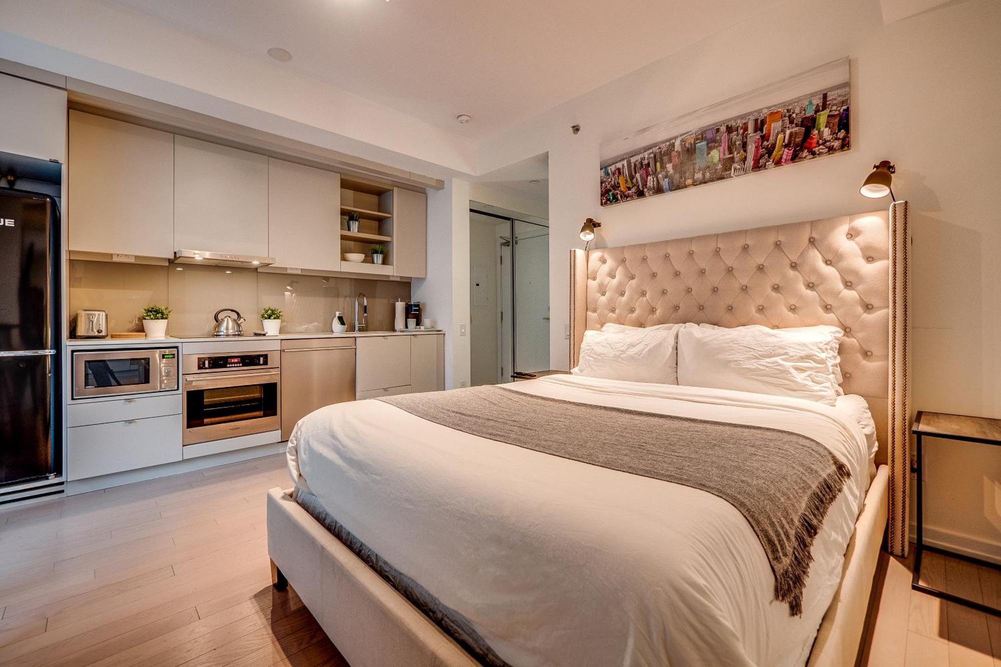 Modern Suite On Peter St - City View 토론토 외부 사진