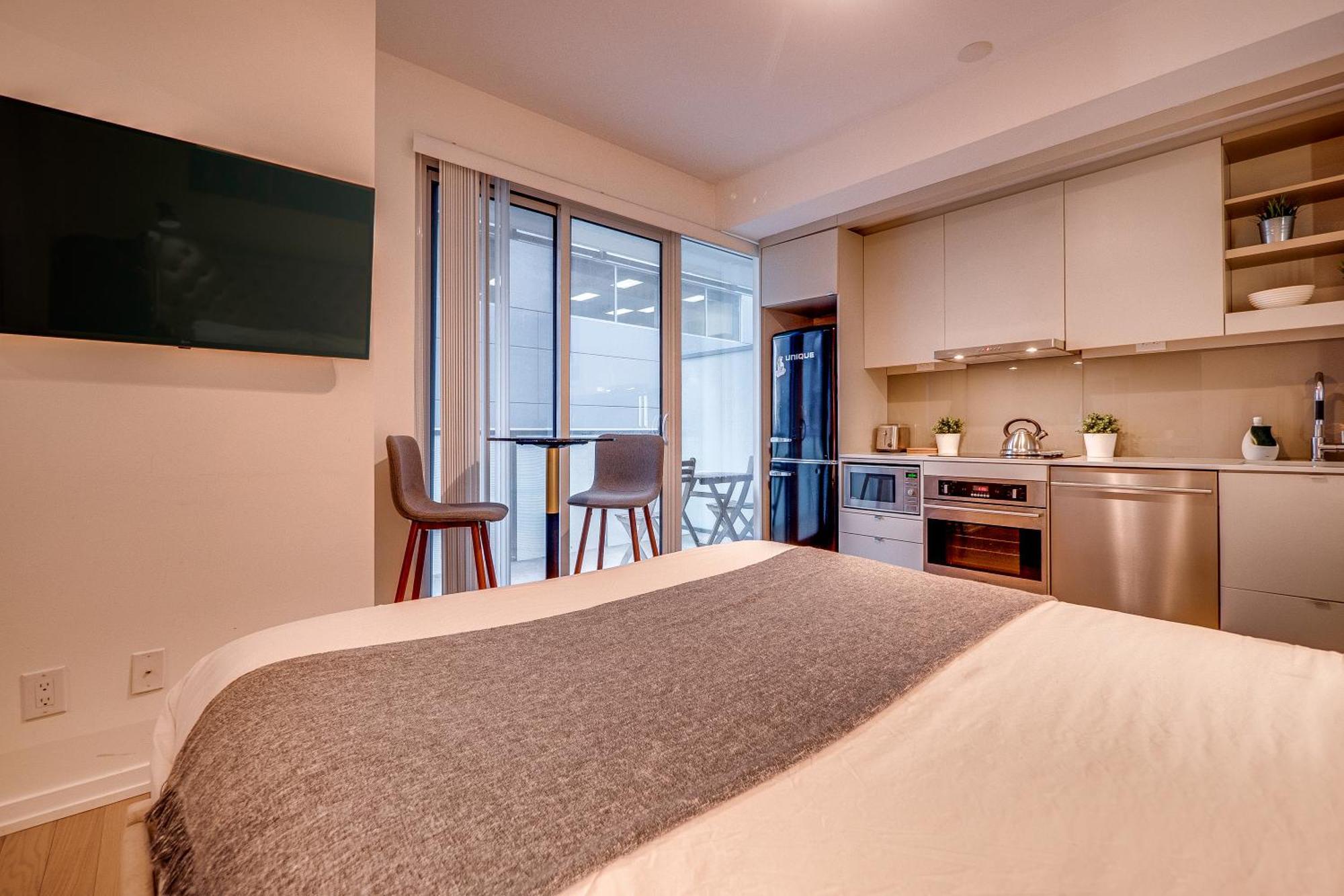 Modern Suite On Peter St - City View 토론토 외부 사진