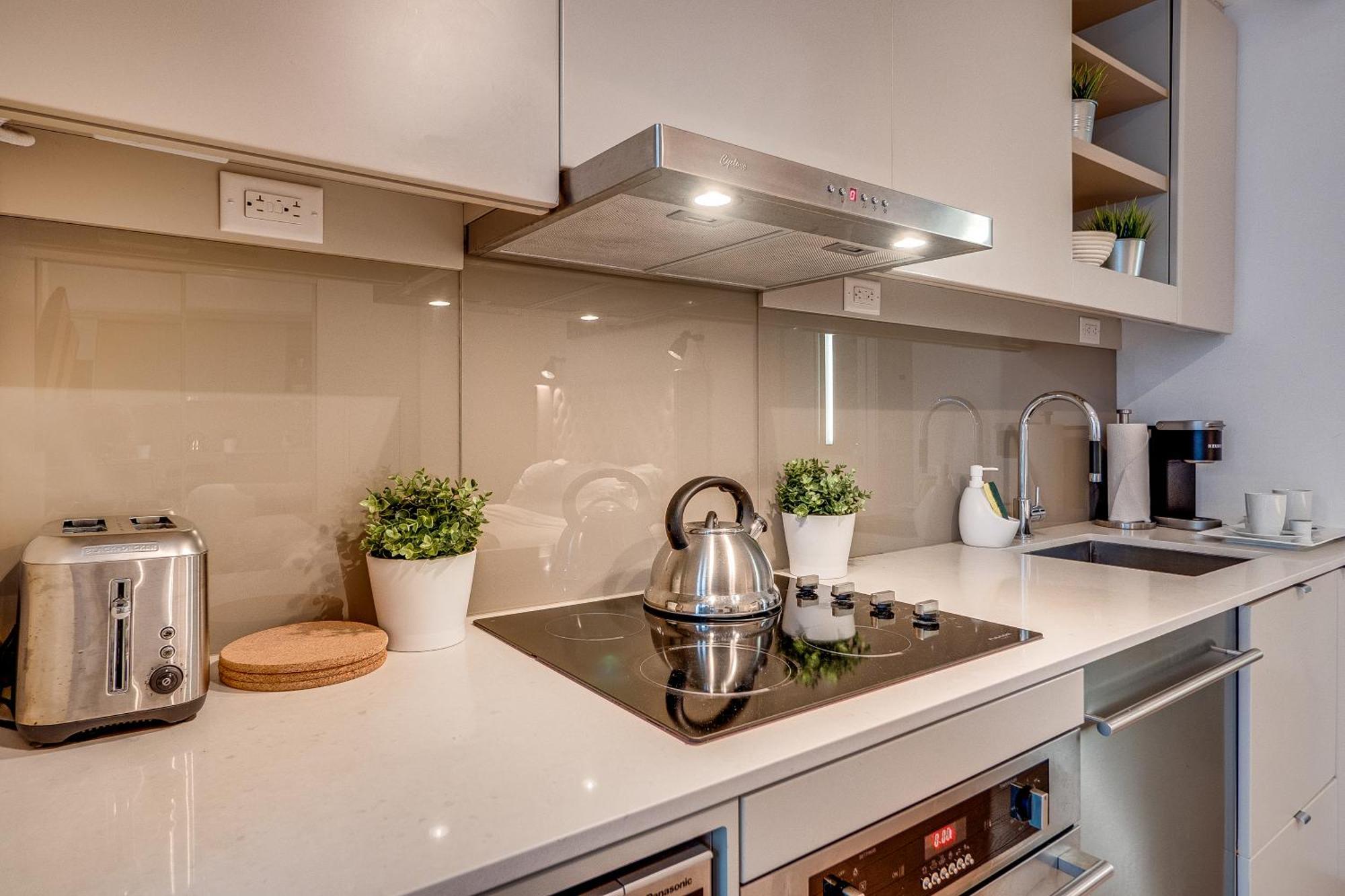 Modern Suite On Peter St - City View 토론토 외부 사진